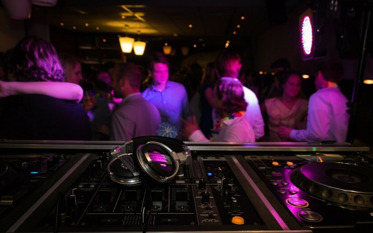 1526287754party 2173187 1920 1526287754party 2173187 1920